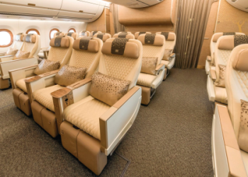 what is the difference between first class and business class