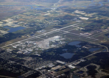 how many airports in orlando
