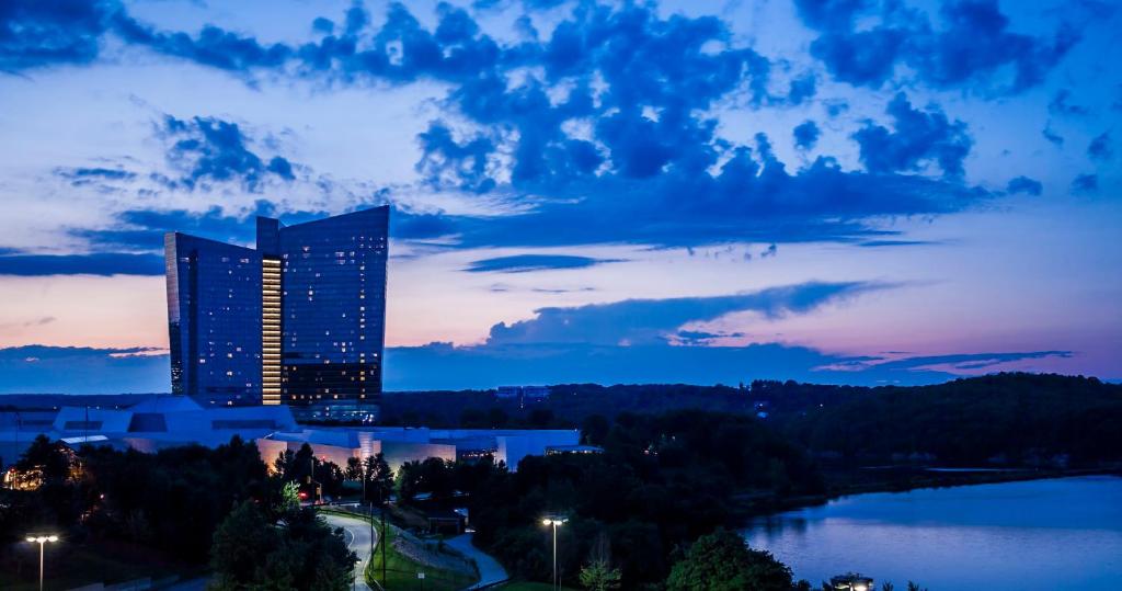 mohegan sun hotel deals