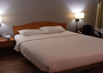 cheap phoenix hotels