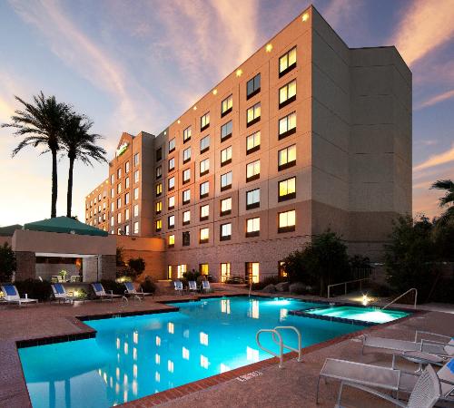 cheap phoenix hotels